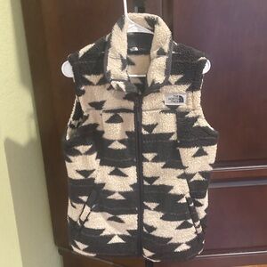 The North Face Women’s Black and Cream Patterned Fleece Vest